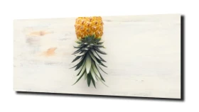 obraz na szkle Ananas drewno owoce